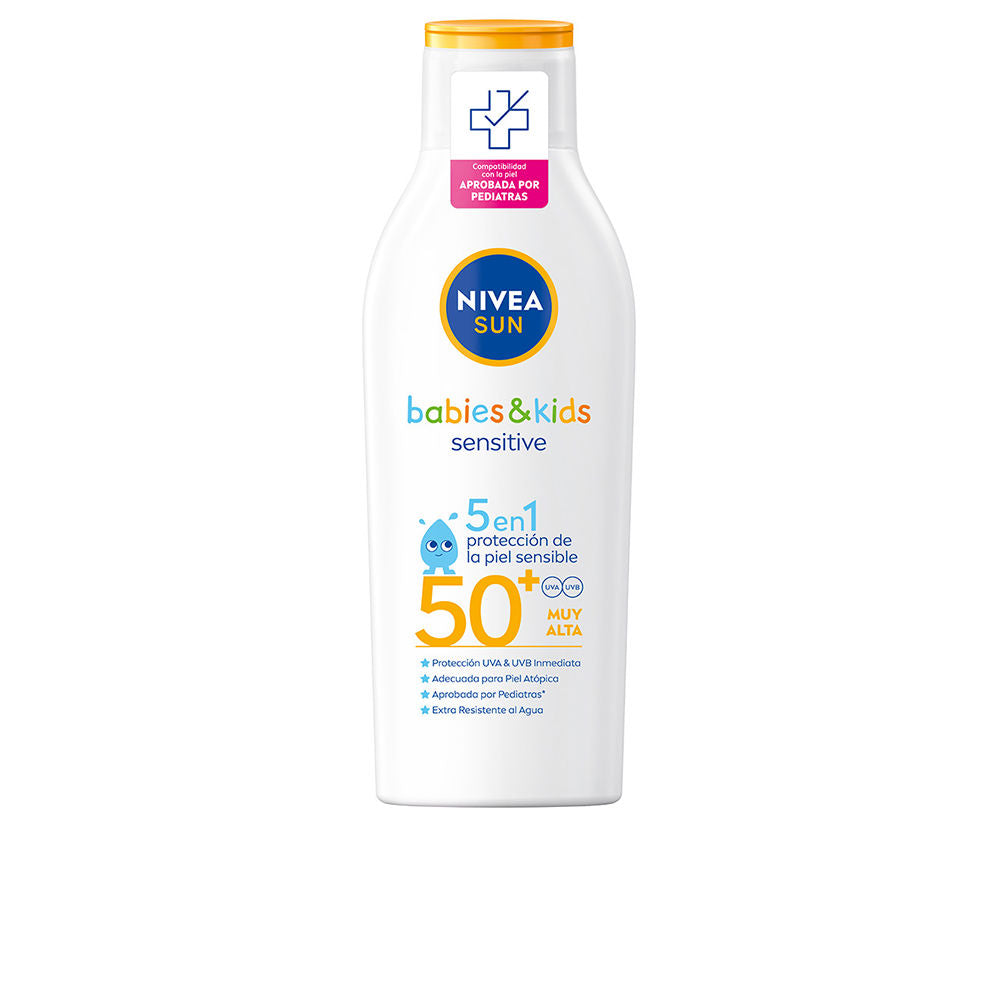 NIVEA SUN Babies & Kids Sensitive Leche Solar para niños FP50+ (1 x 200 ml), protector solar infantil para piel sensible, crema solar para bebés resistente al agua